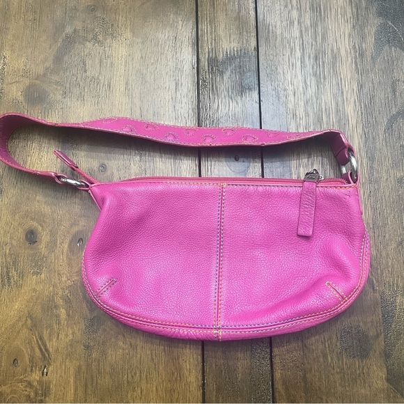 EUC The Sak pink leather Y2K shoulder purse with heart detail. - Picture 2 of 8